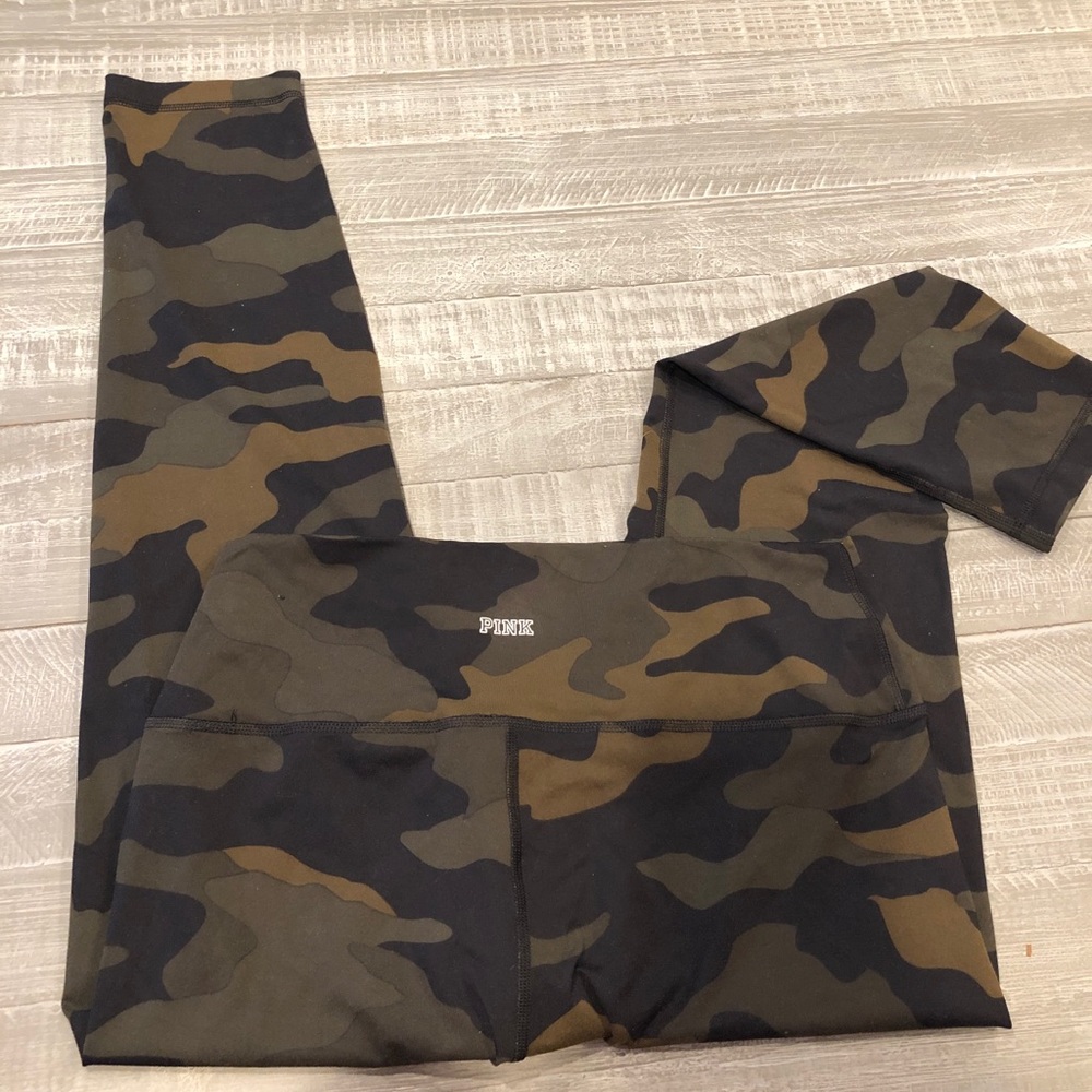 VS PINK Classic Camo Workout Leggings